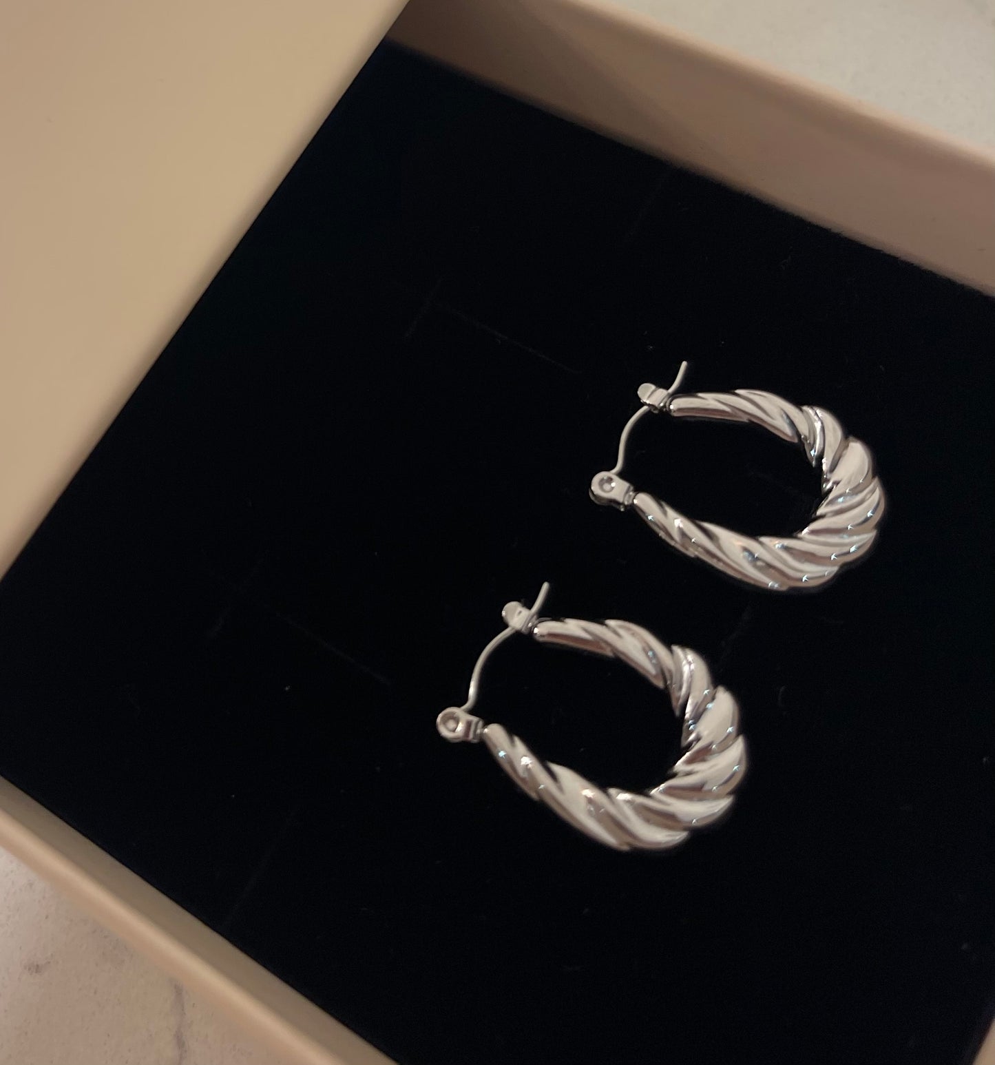 Twisted U Hoops