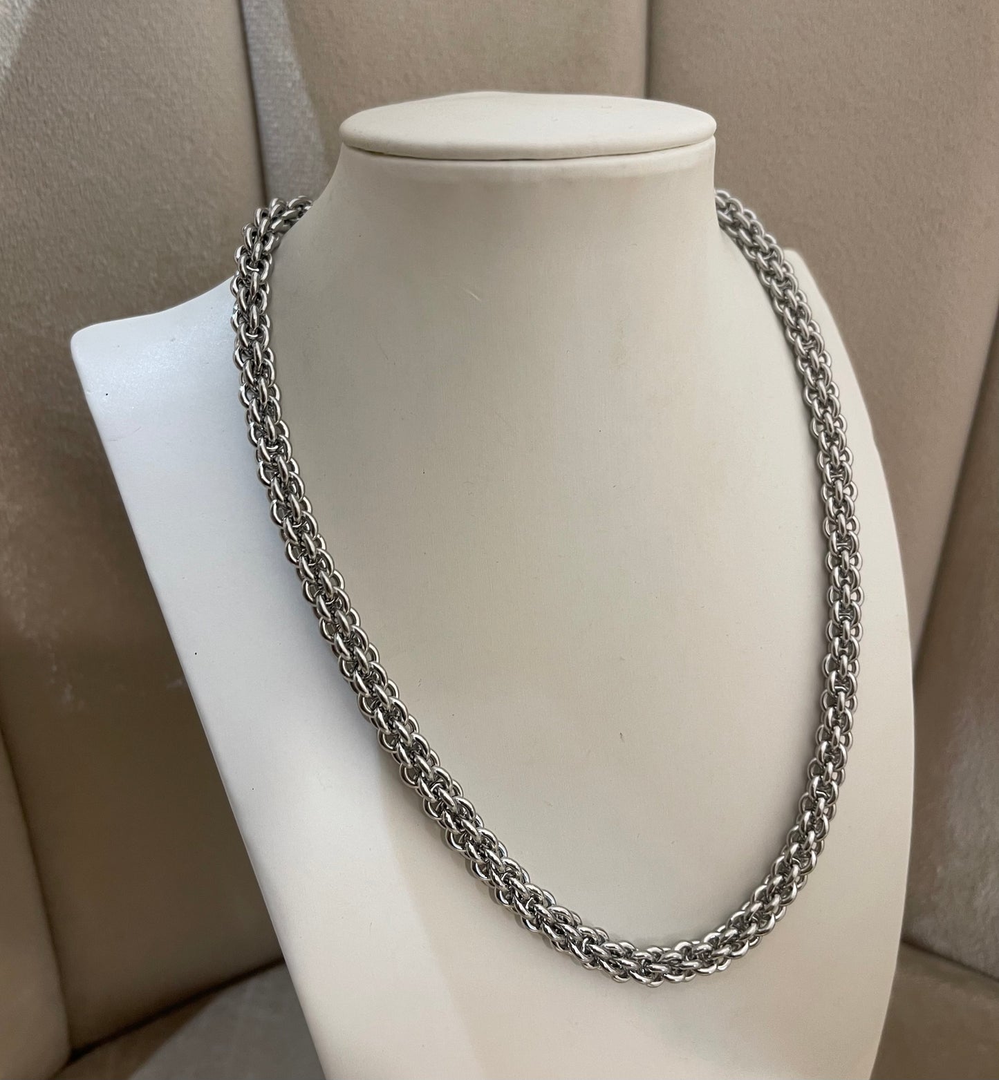 Collier  Sherry