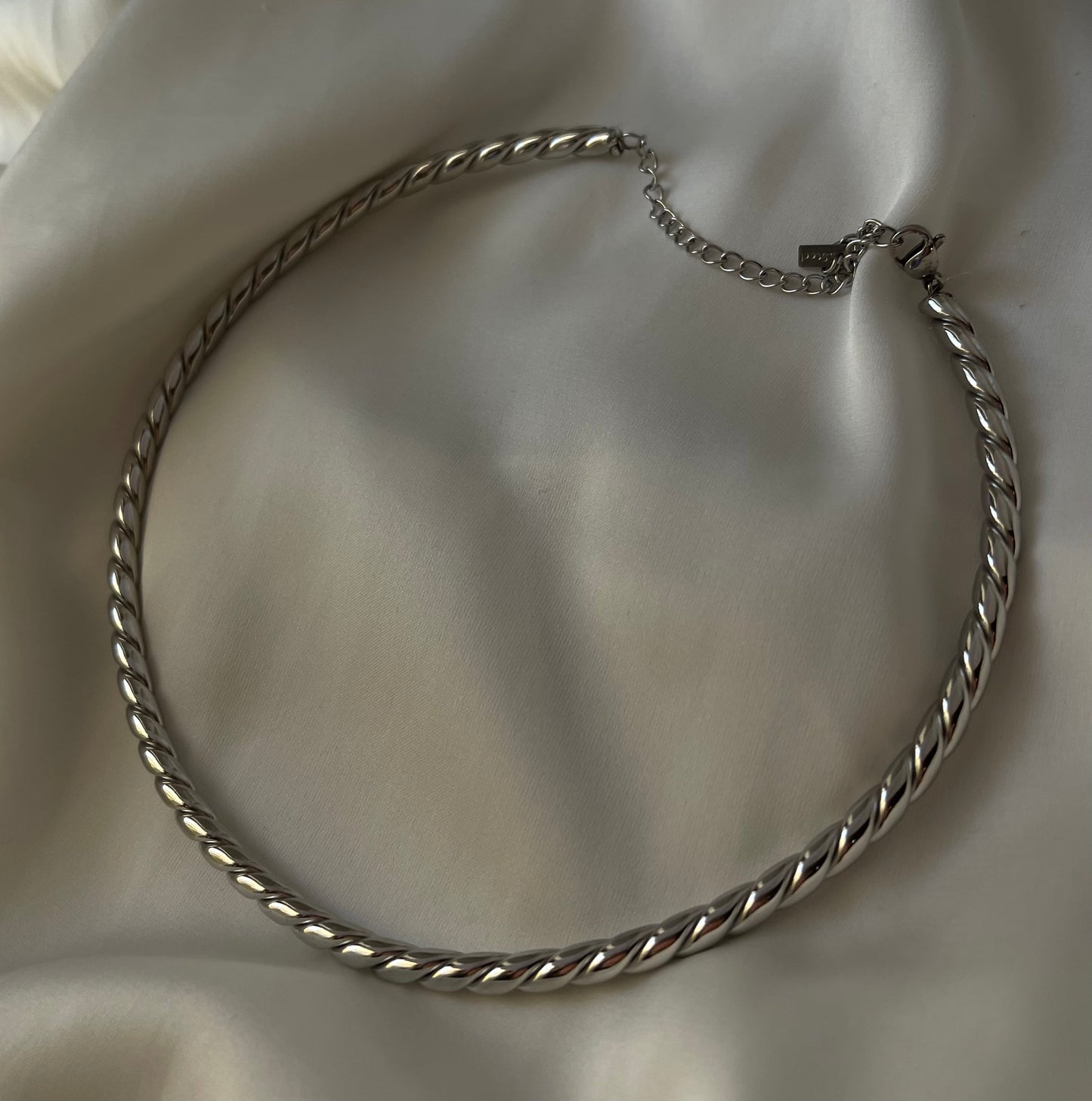 Collier rigido Torchon