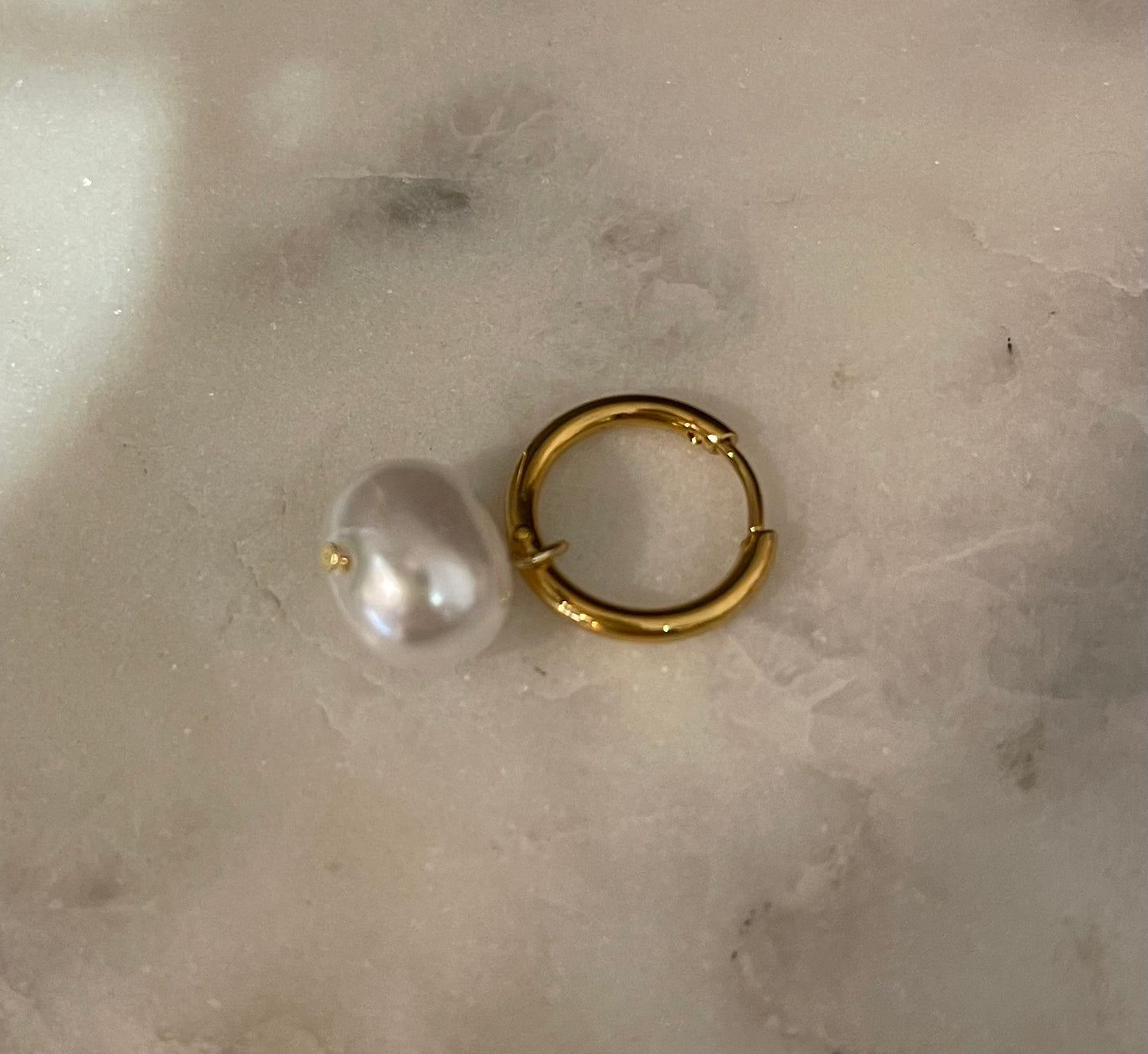 Mini Hoops Gold Perla charm