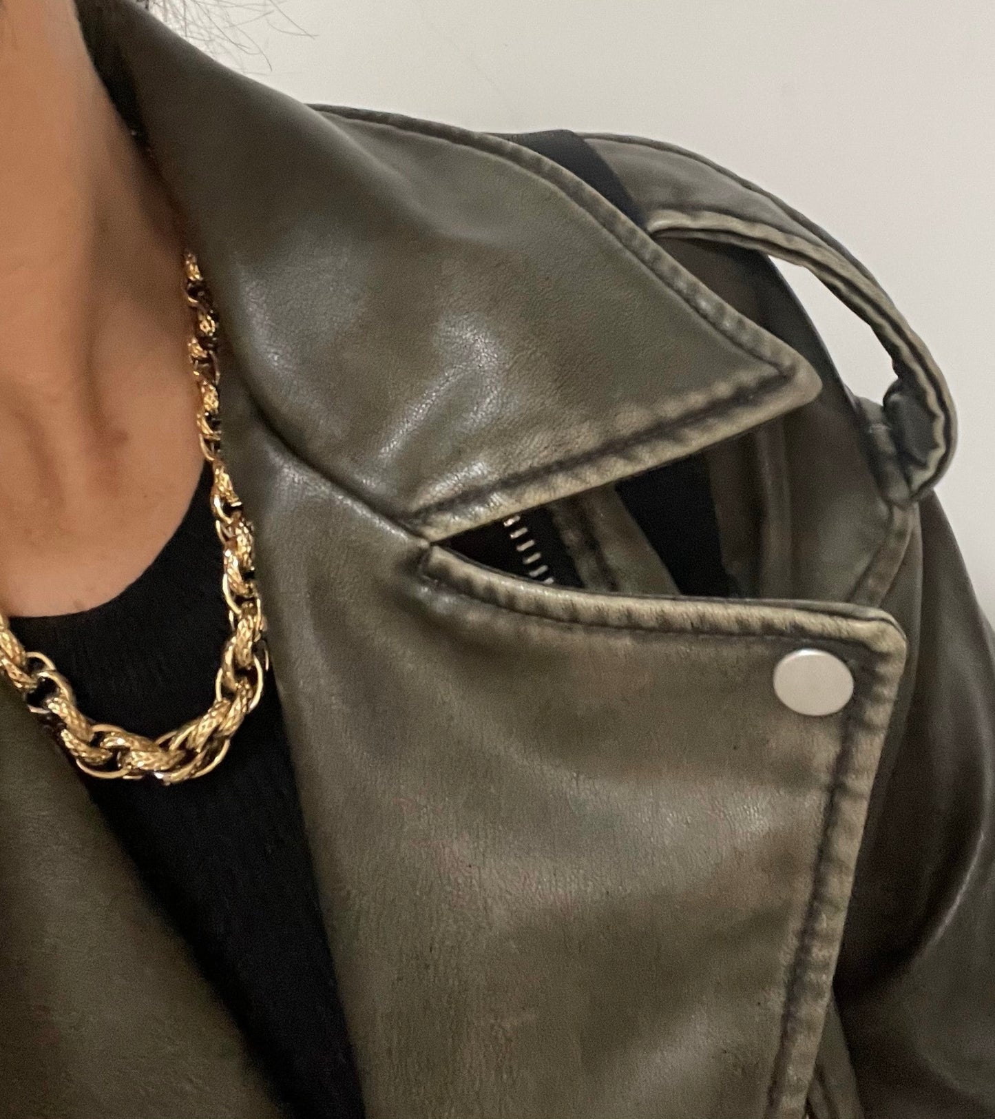 COLLIER LYS