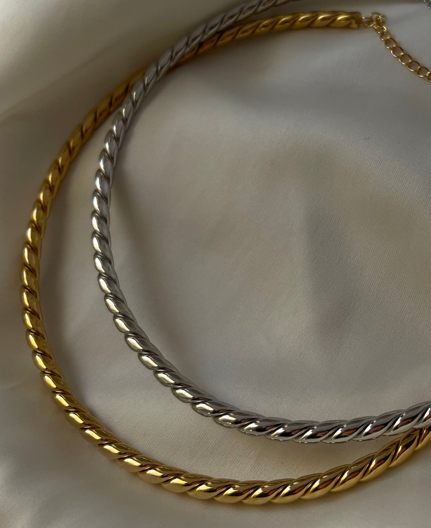 Collier rigido Torchon