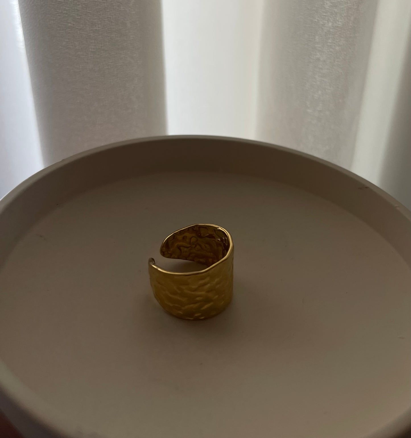 Anello fascia larga martellato