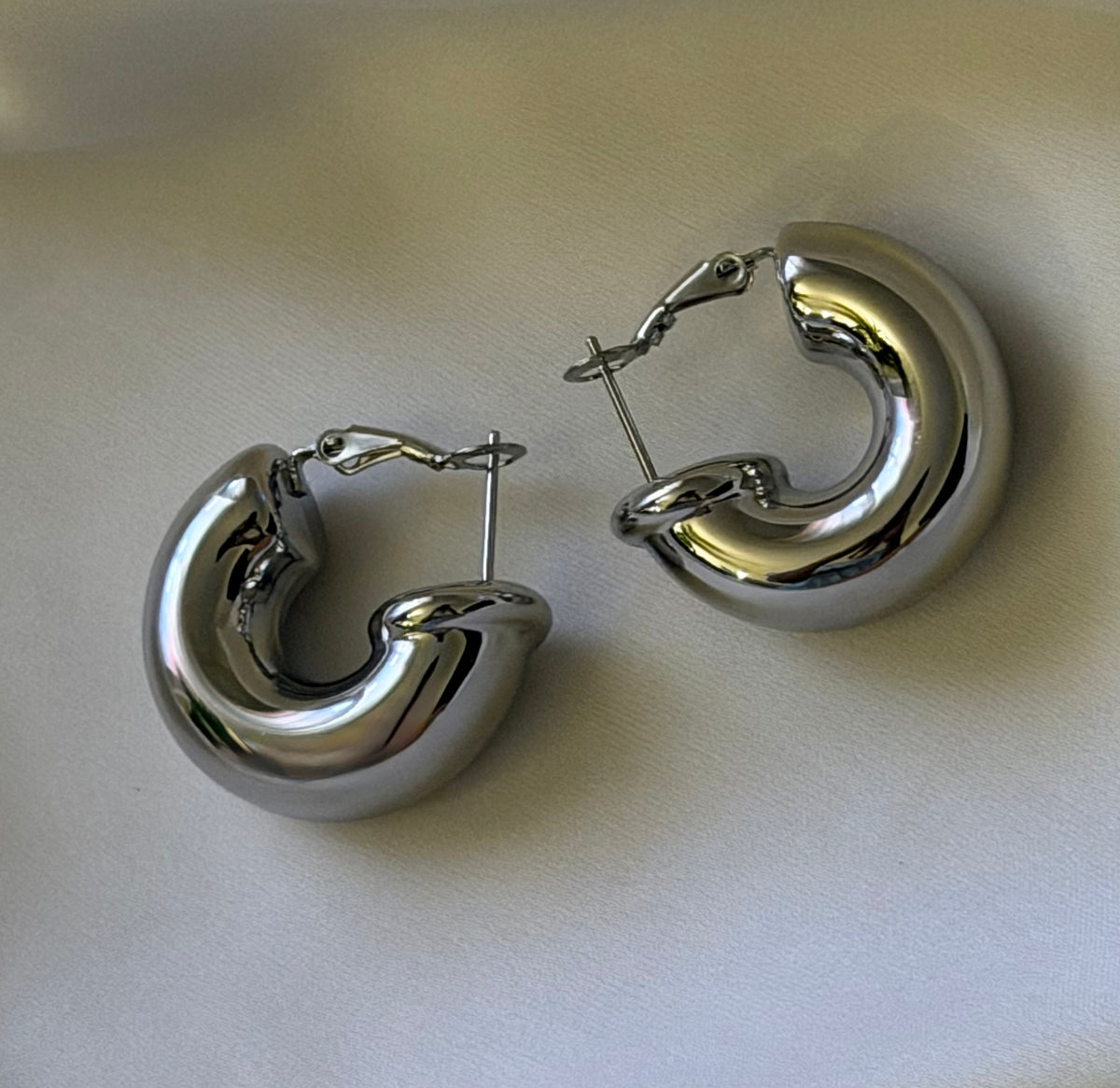 LIVIA chunky hoops