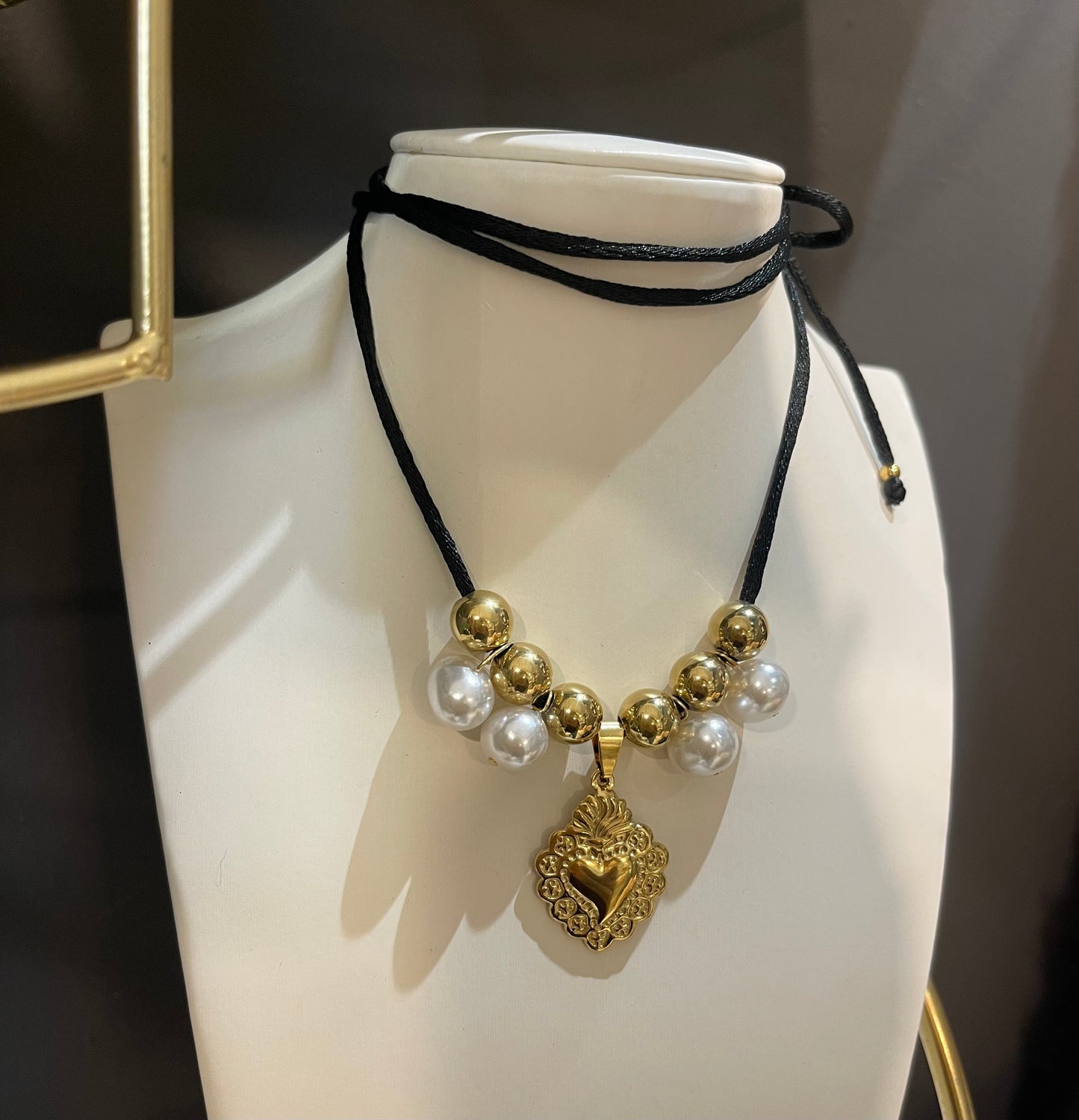 Choker Cuore sacro perle