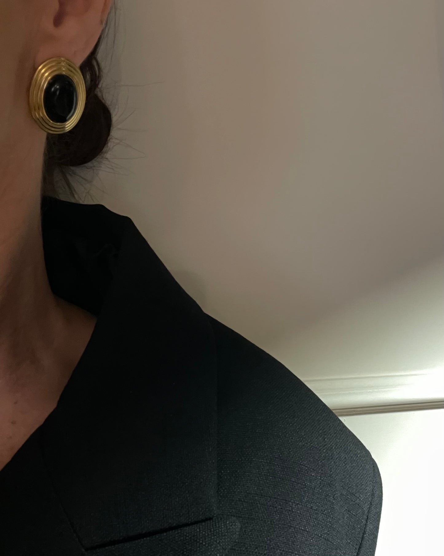 Oval Vintage Black