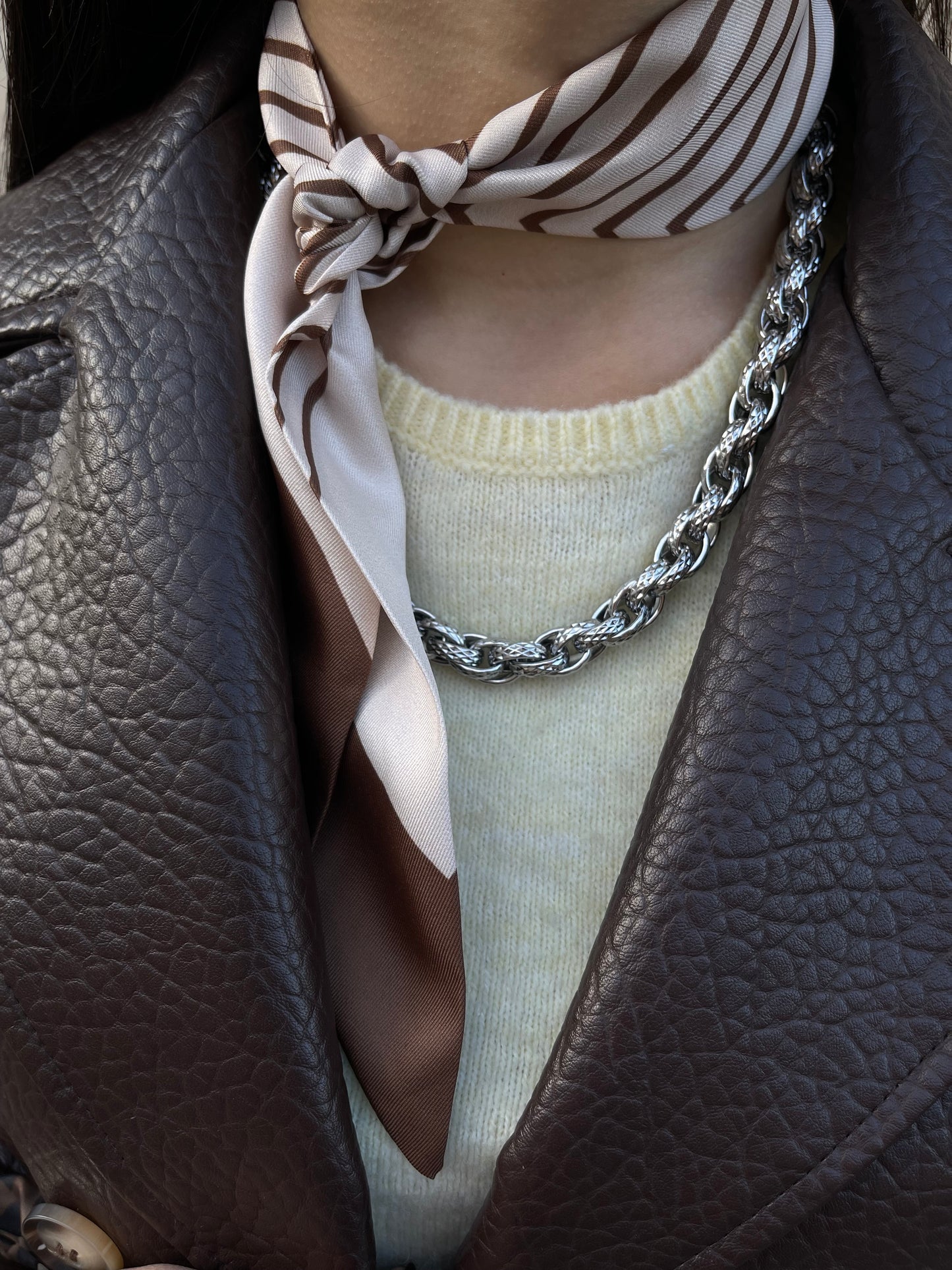 COLLIER  LYS