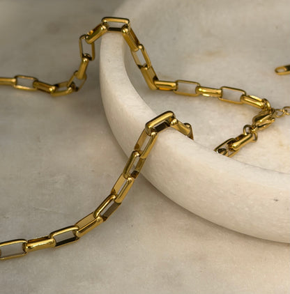 Collier~ino Beth