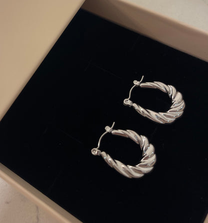 Twisted U Hoops