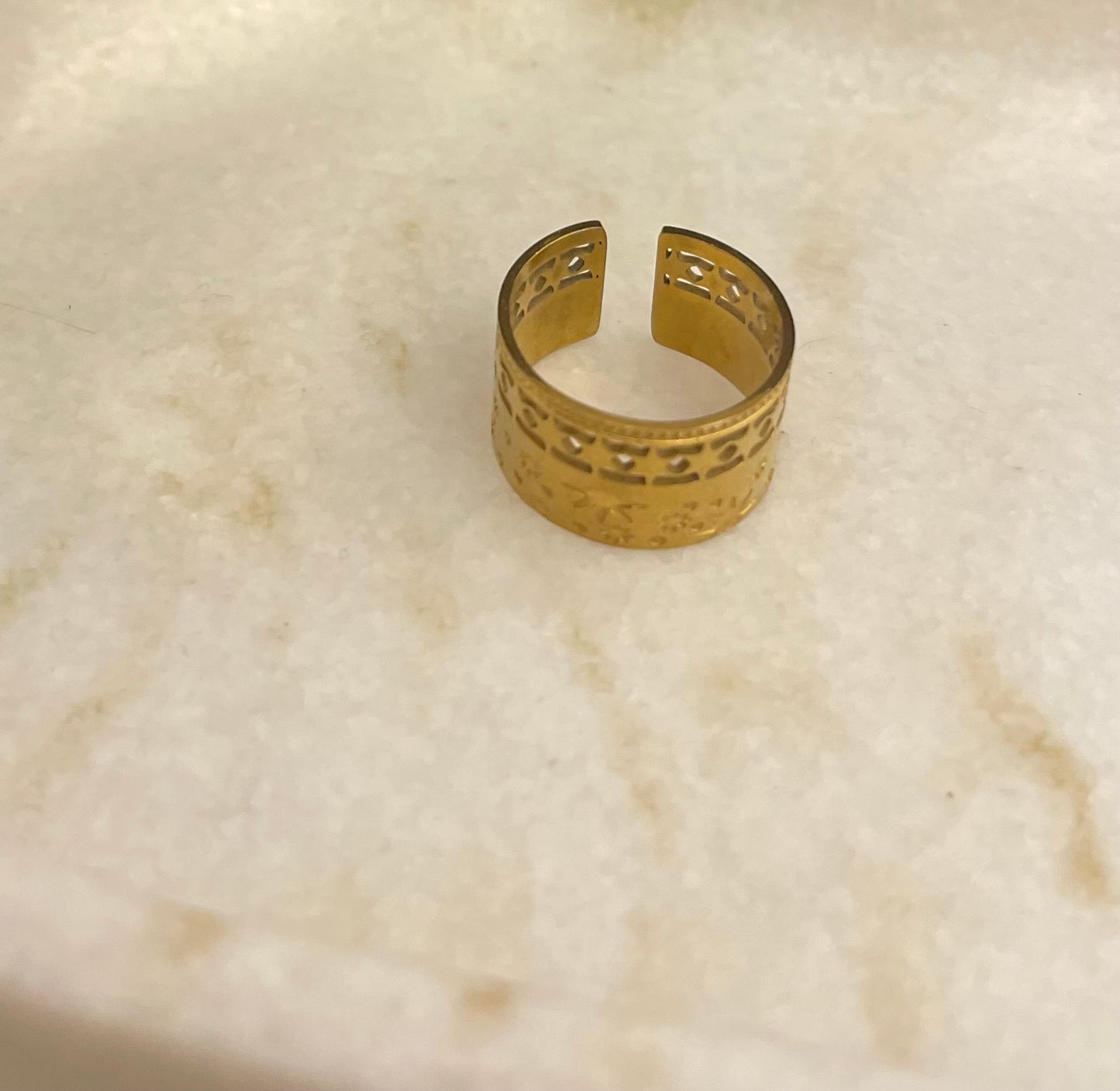 Anello traforato