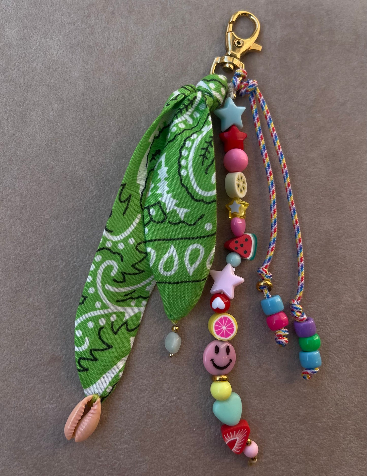 Bandana Verde Charms 🌈