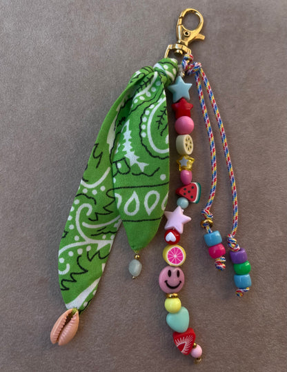 Bandana Verde Charms 🌈