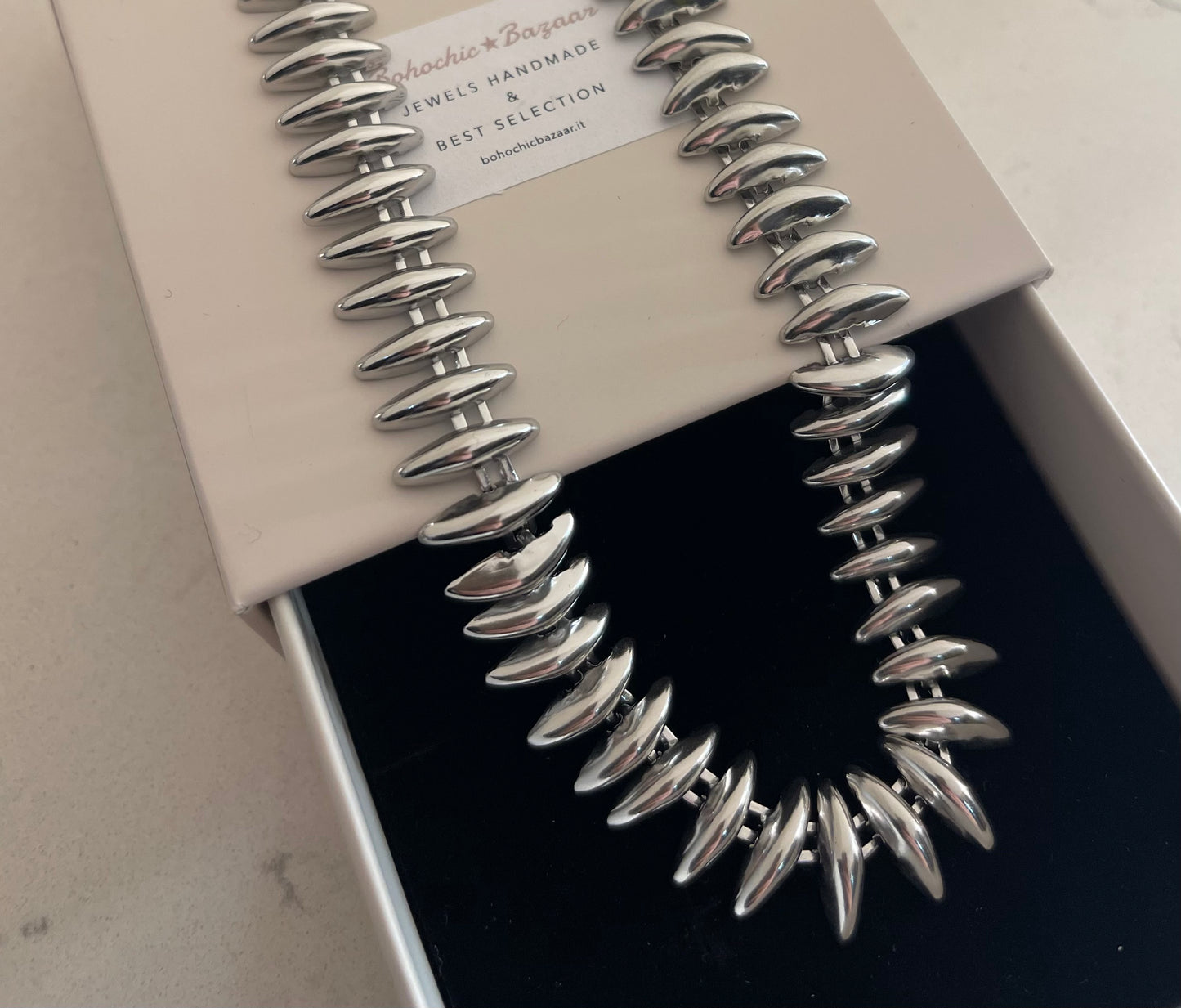 COLLIER SALIM