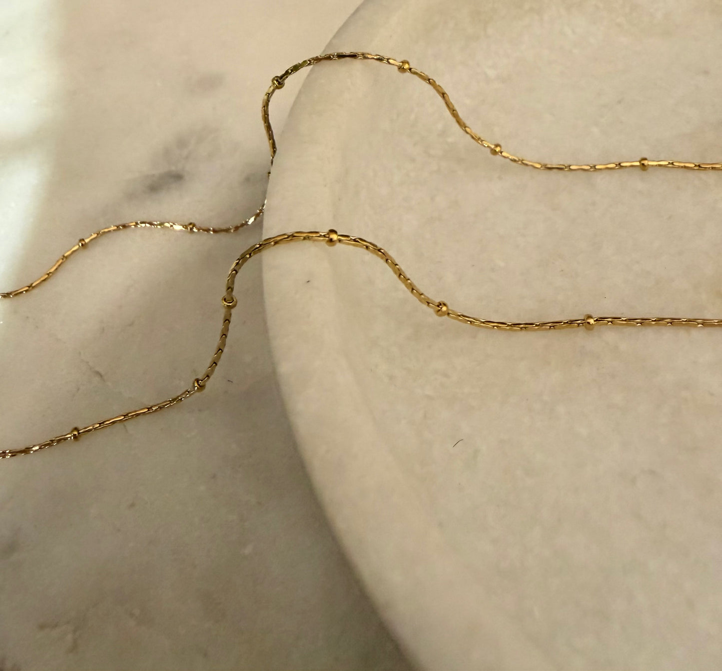 Collana semirigida sottile microsfere
