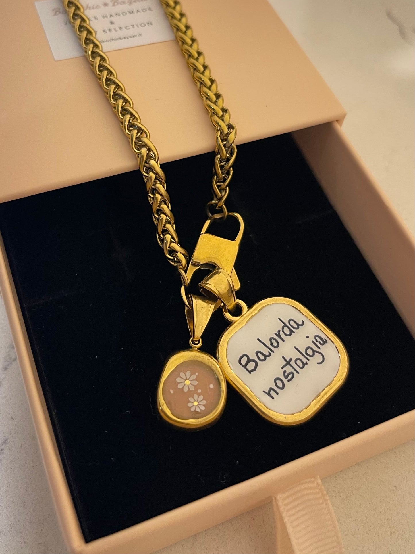 COLLIER SANTHAN