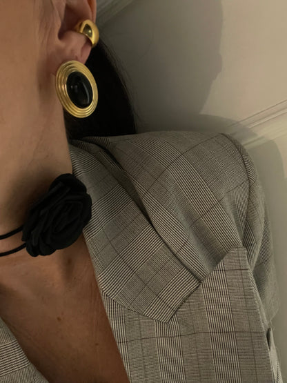 Oval Vintage Black