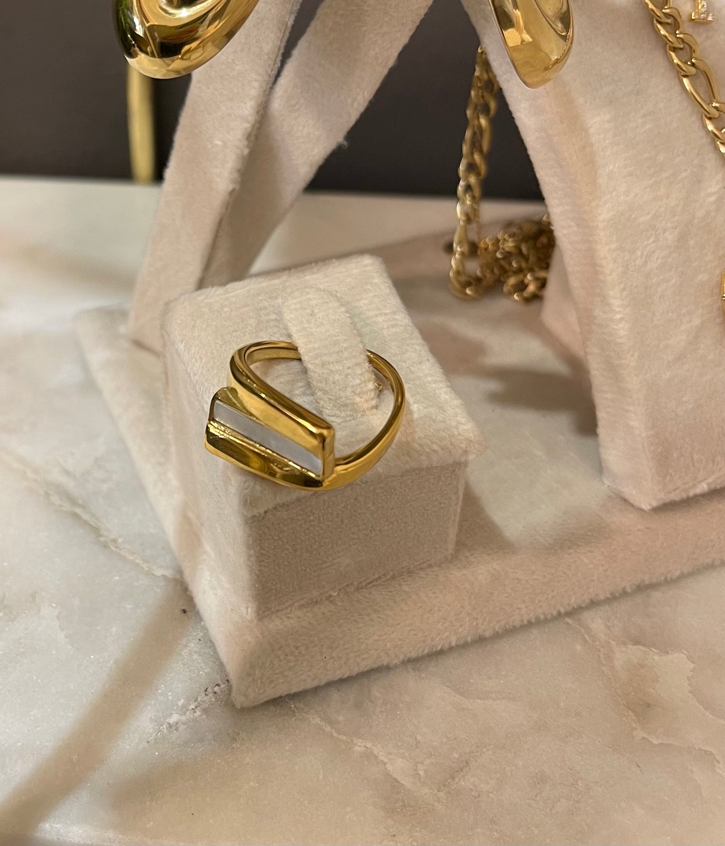 Anello Tehry