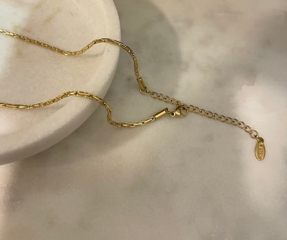 Collana catena semirigida