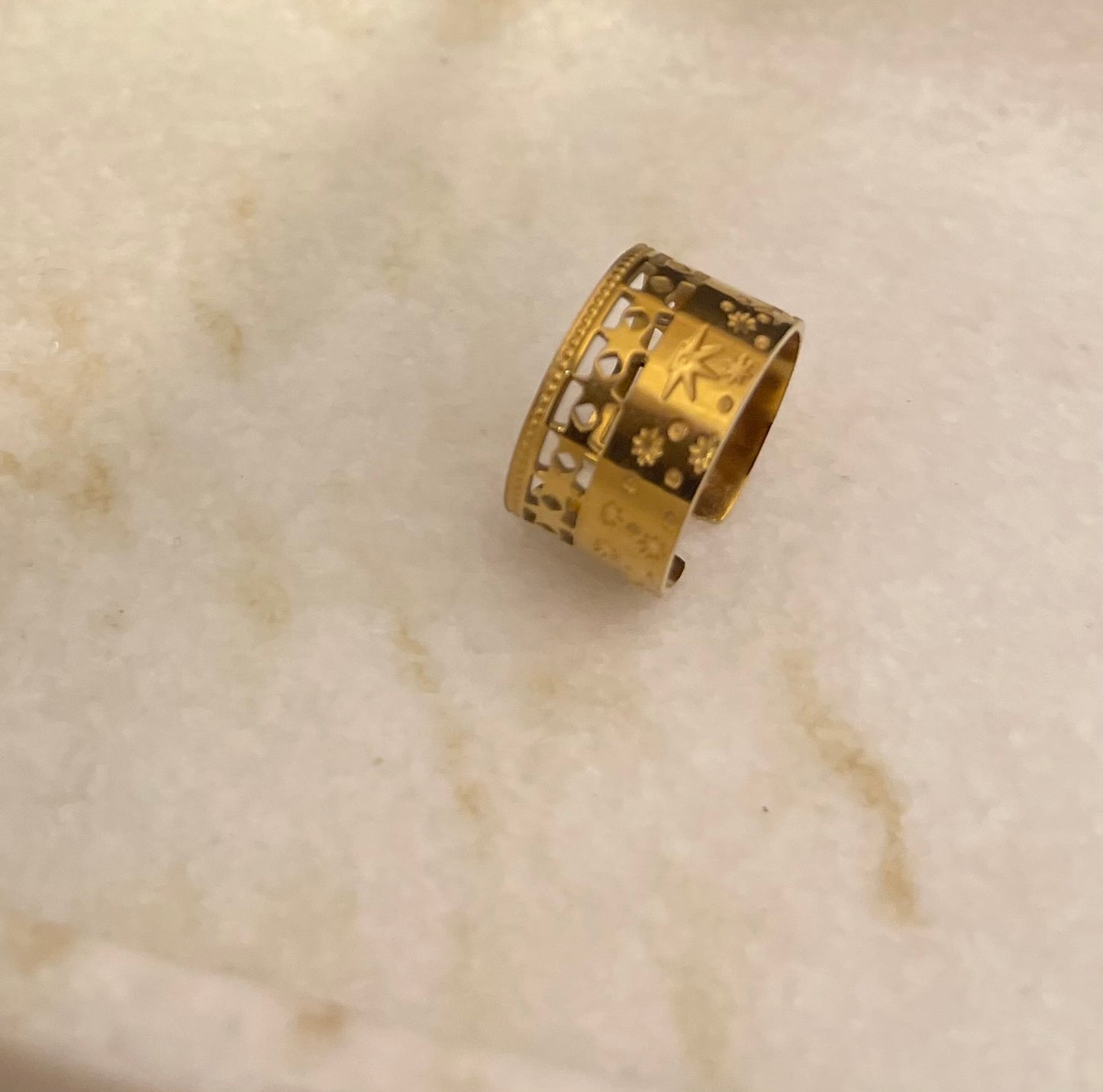 Anello traforato