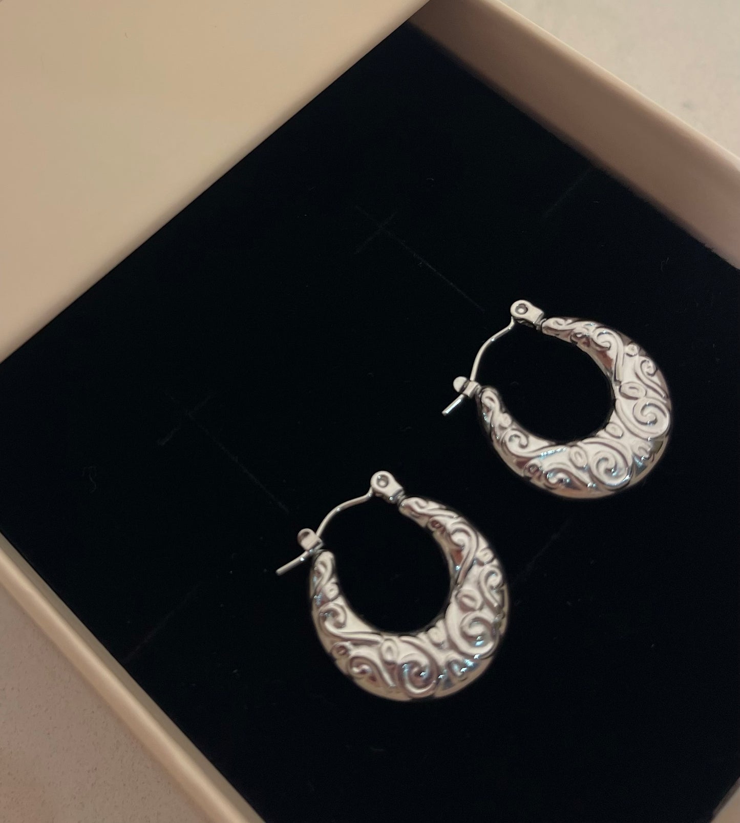 Arabesque hoops